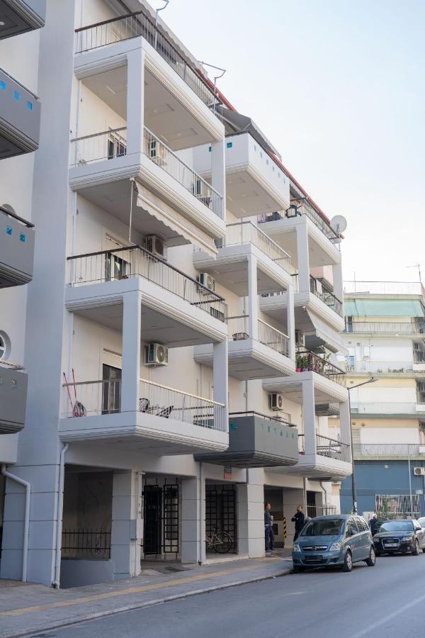 דירות לריסה The Whole Packet C4 Center With Parking מראה חיצוני תמונה